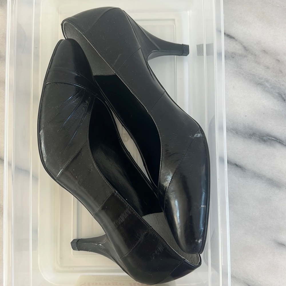 Eel skin heels